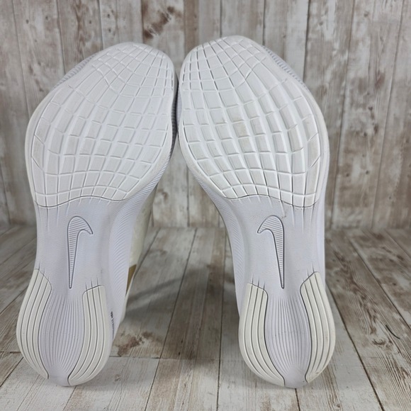 Nike Zoom‎ Fly Women's Running Shoes White Gold Athletic Sneakers - Picture 7 of 8